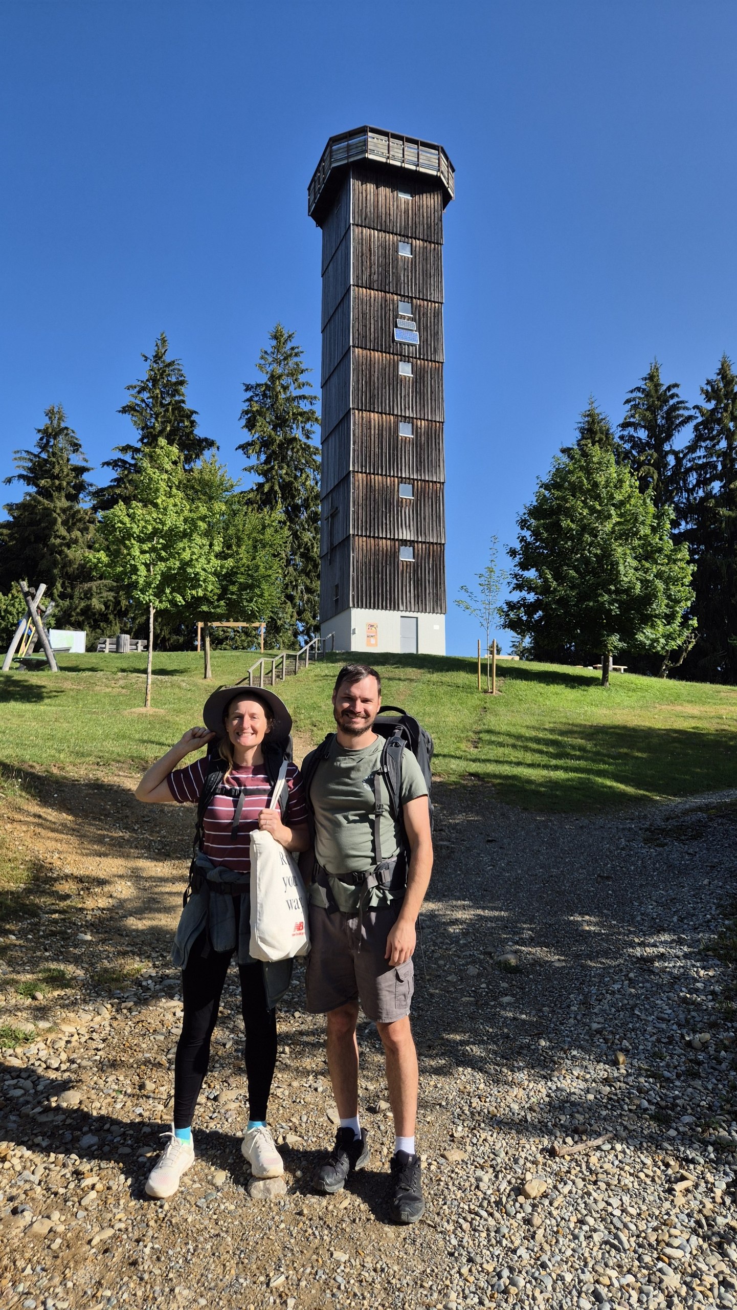 Hugo and Caro in front of the observation tower at Schwarzer Grat