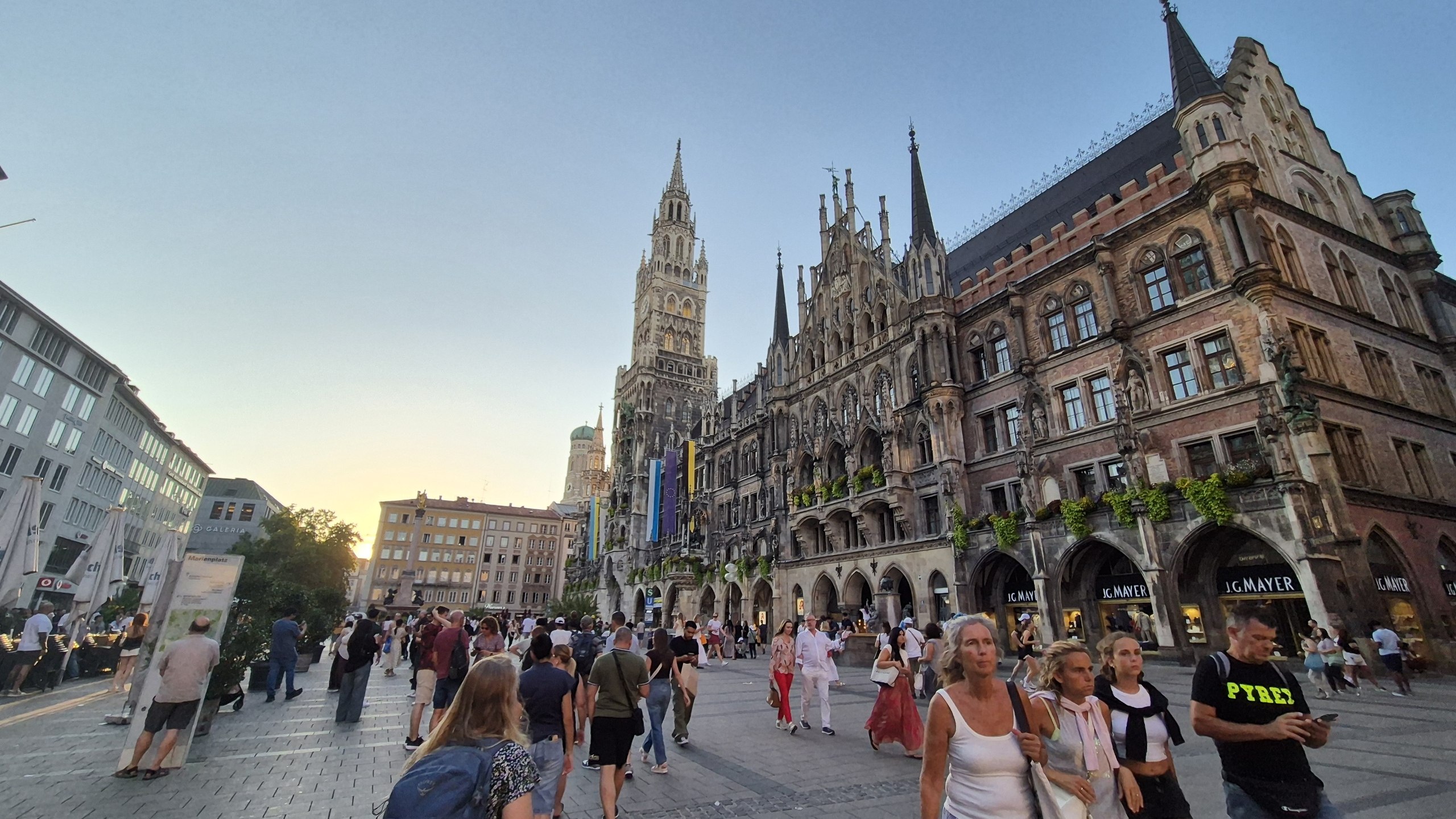 A crowded Marienplatz at sunset with Munich New Town Hall