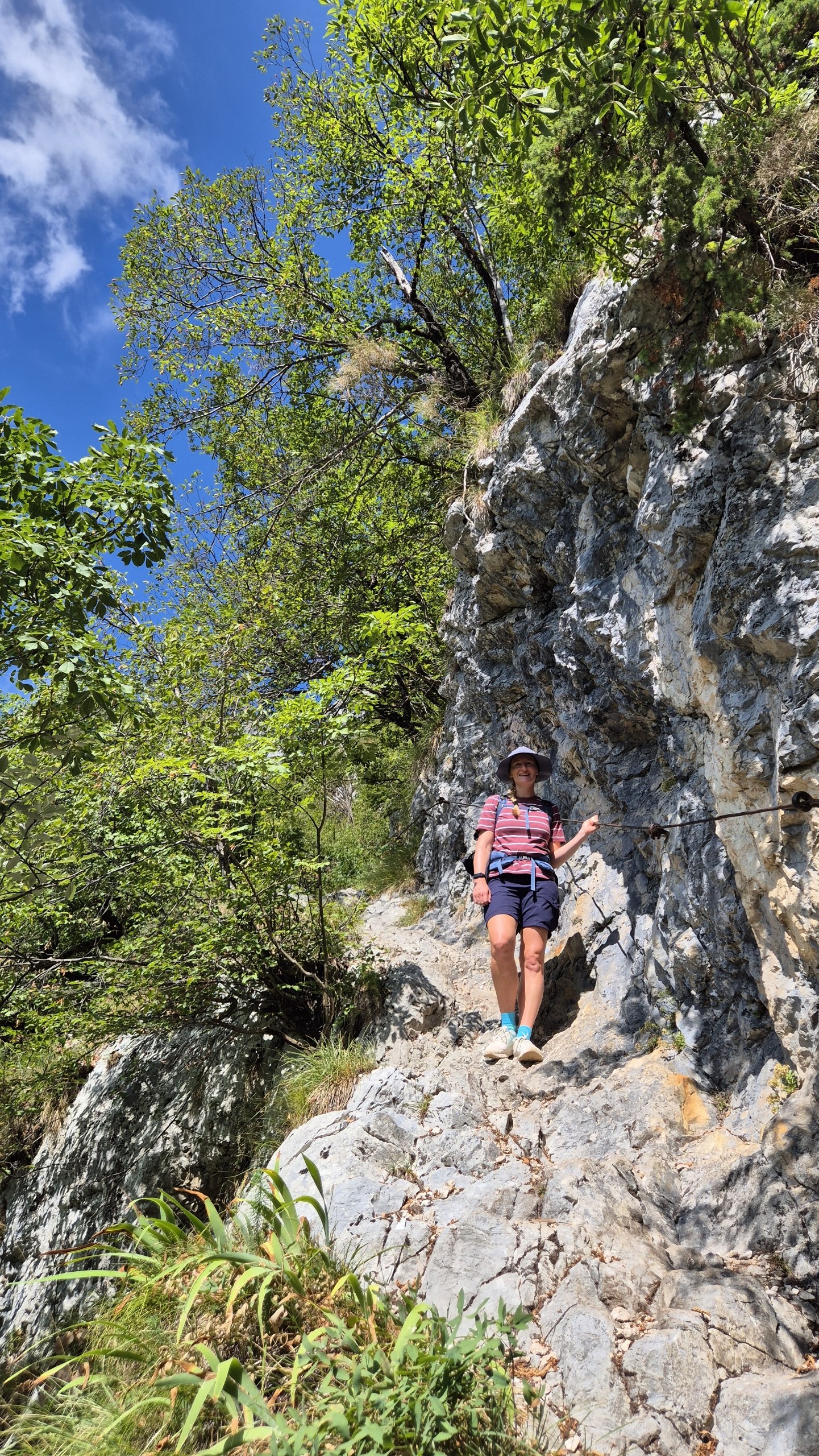 Caro holding a chain on the exposed Komarca route