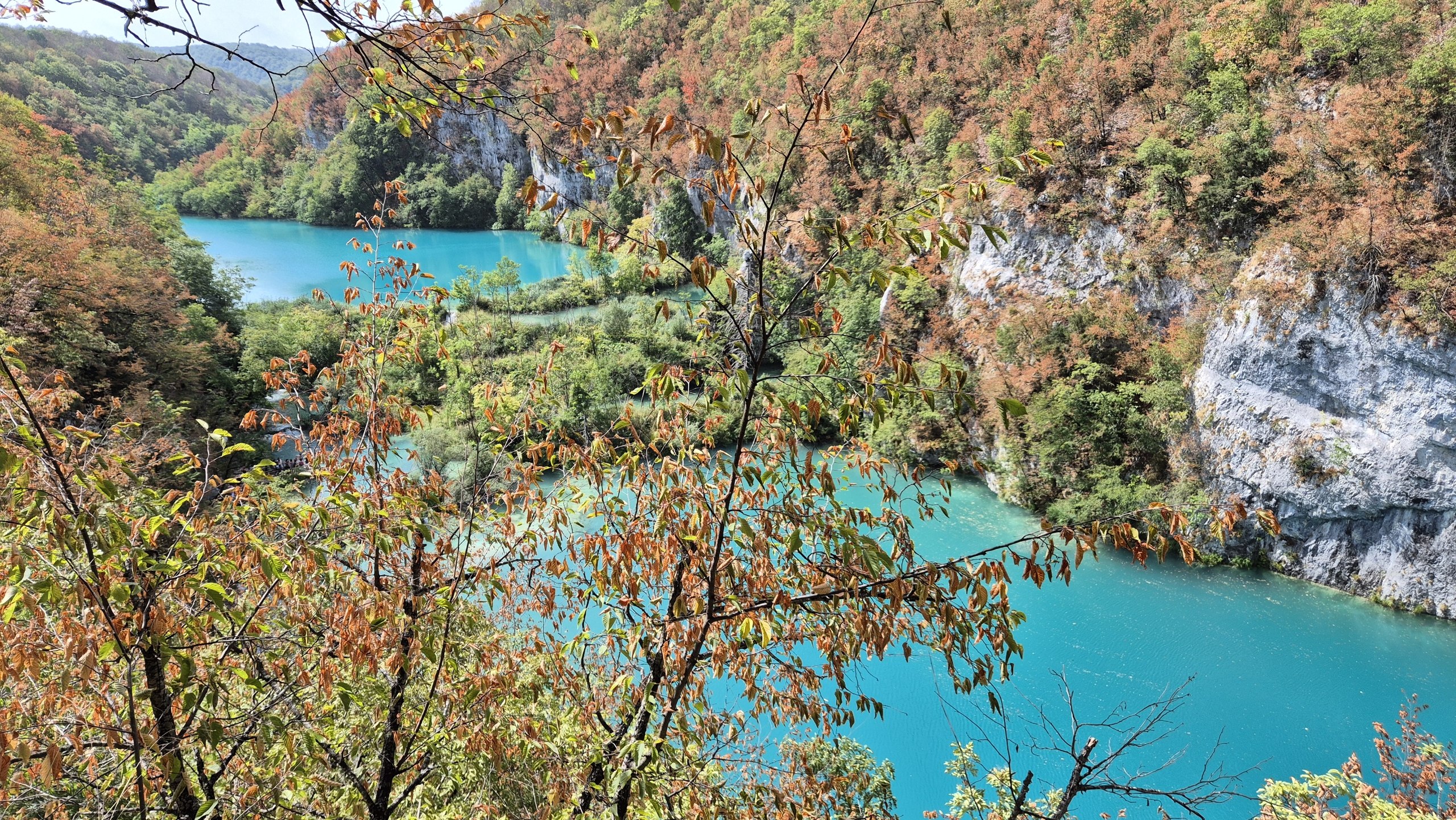 A turquoise overview of the Plitvice lakes near the end of Route C