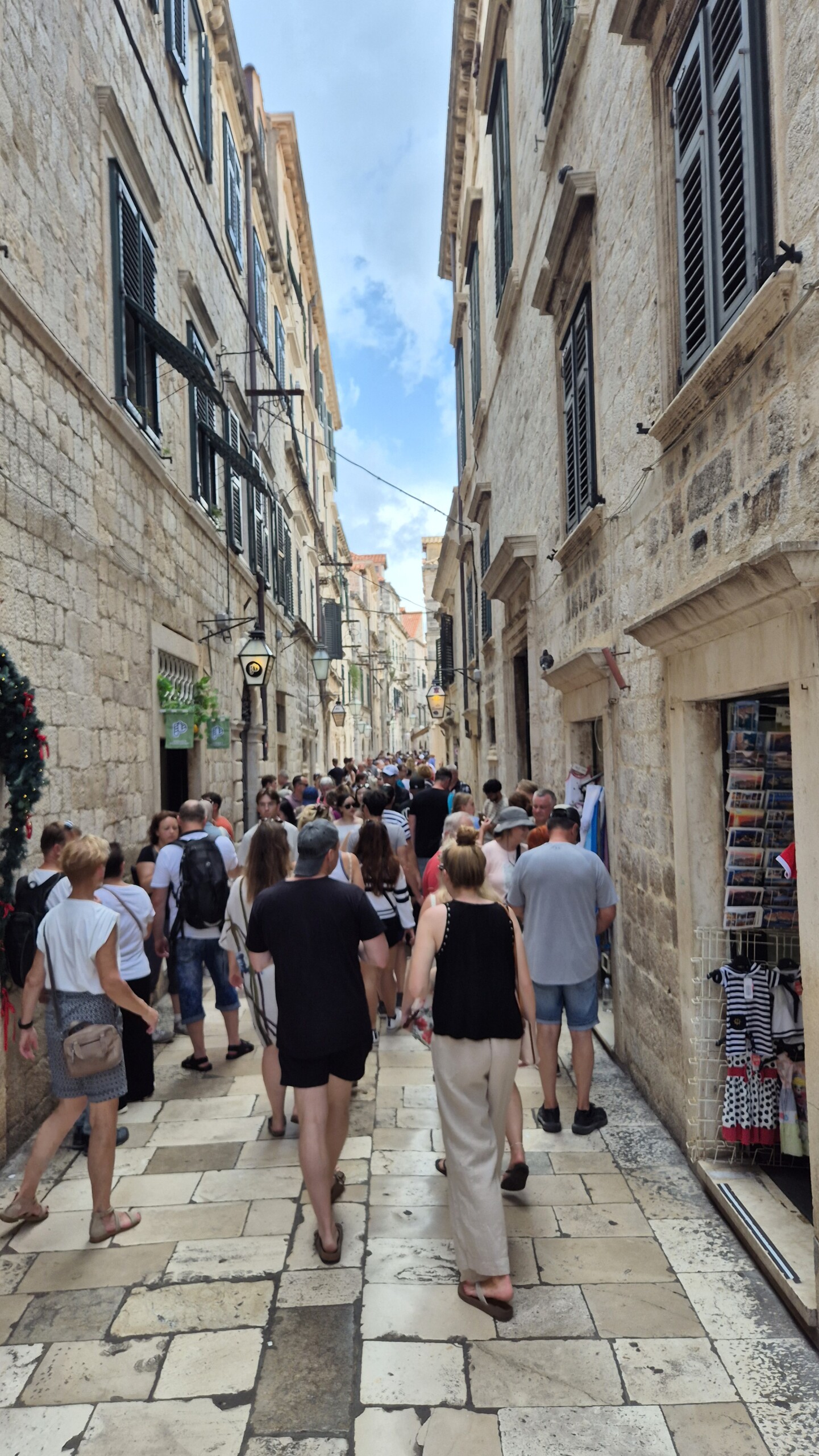 20260911_145738 A crowded narrow street in Dubrovnik Old Town