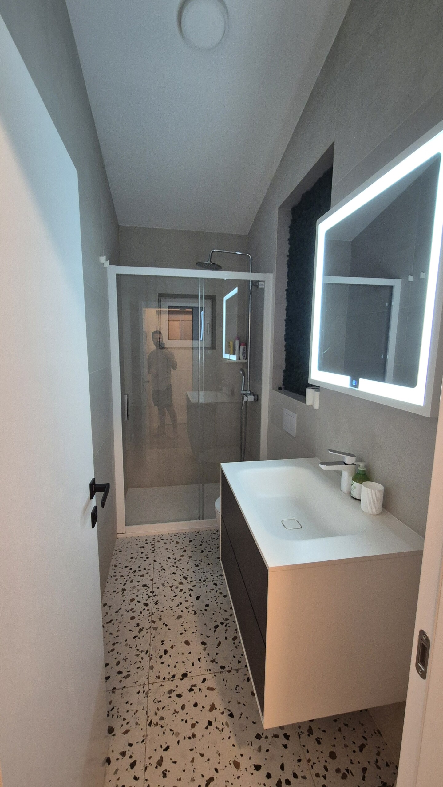 20260911_235735 The bathroom in the Zagreb apartment
