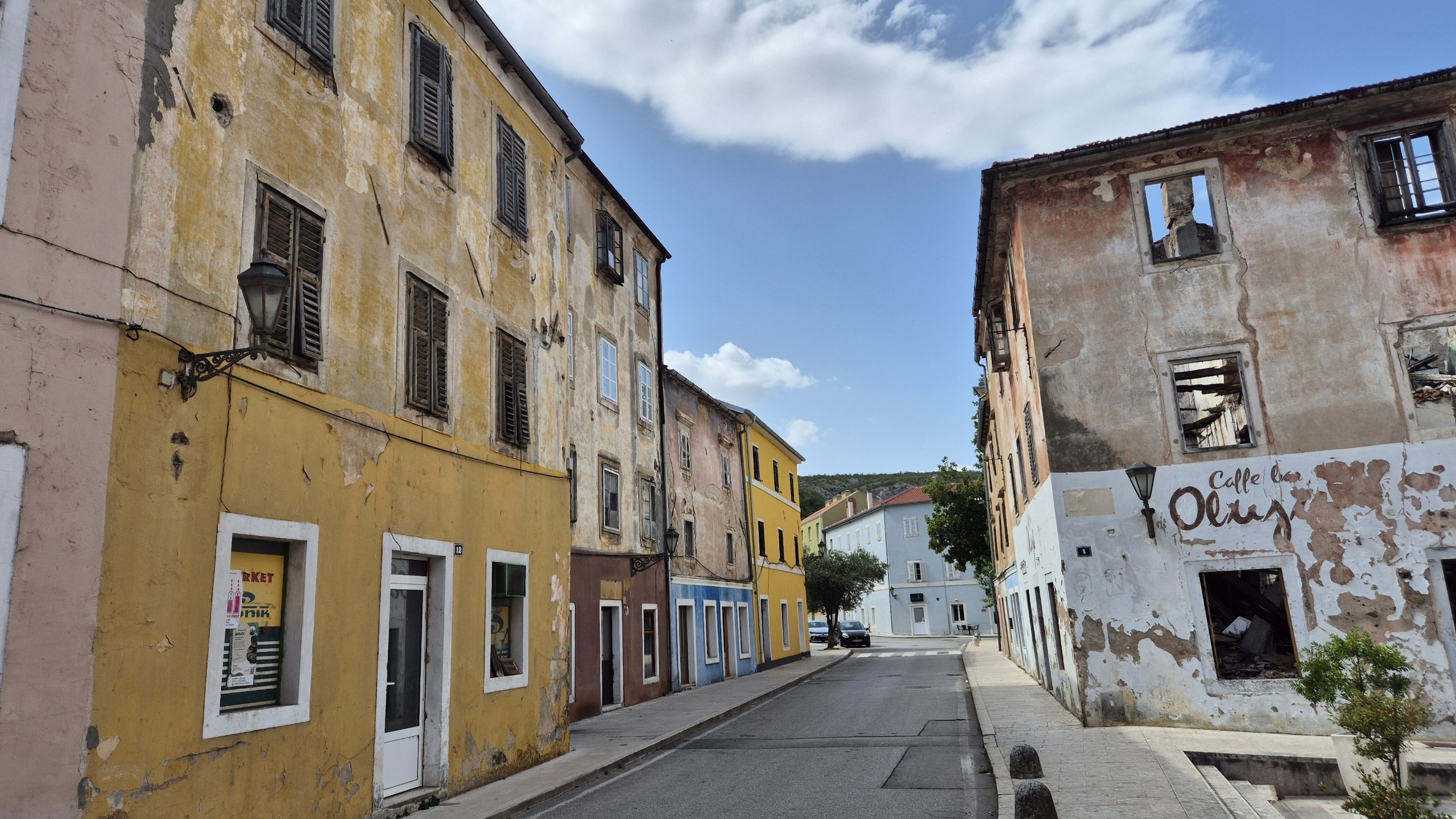 Old buildings lining a quiet street in Obrovac