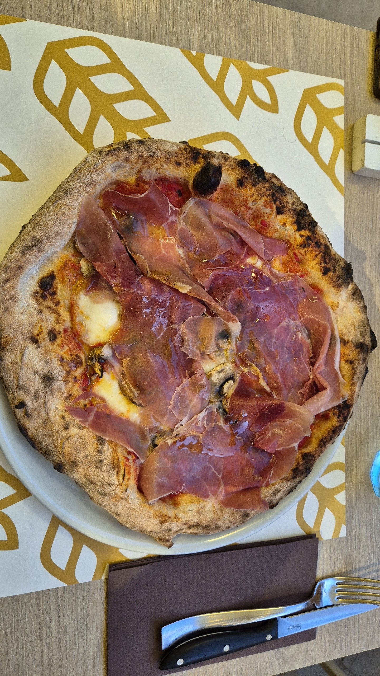 day49-prosciutto-truffle-pizza Pizza with prosciutto, mushrooms and truffle oil