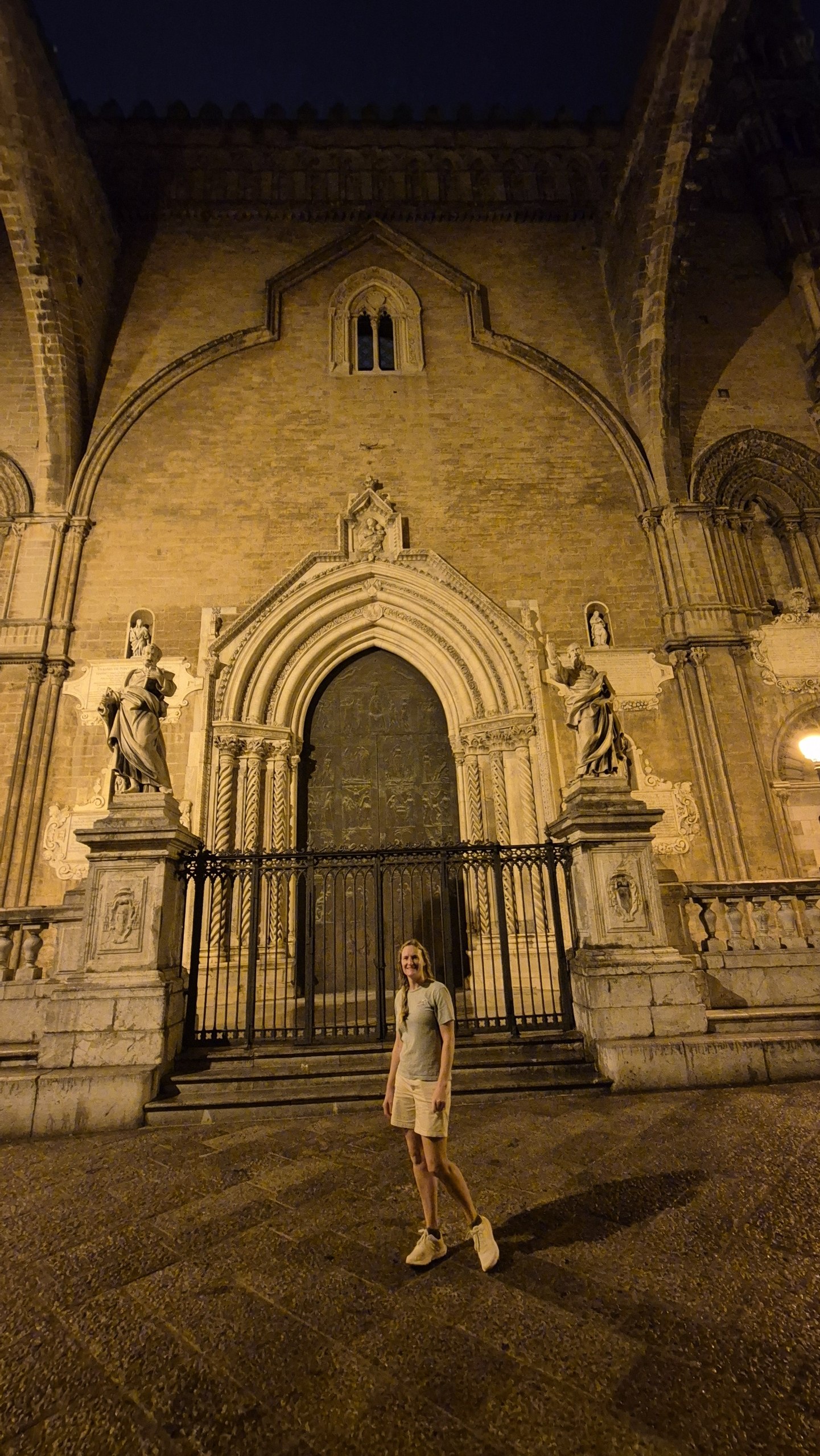day50-piazza-bellini-at-night Caro in Piazza Bellini at night