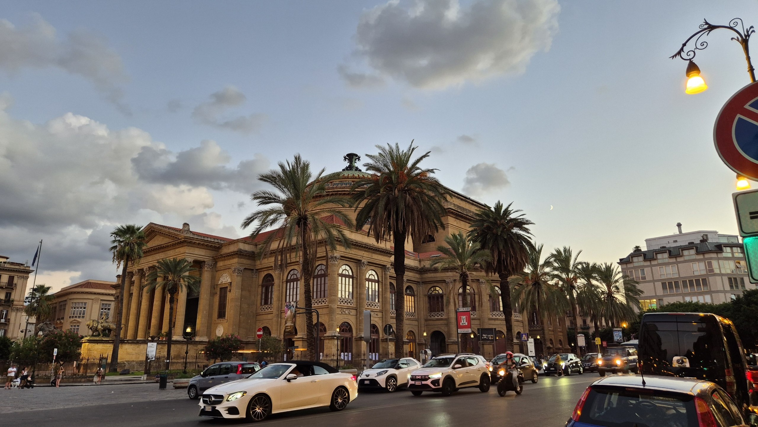 day50-teatro-massimo Teatro Massimo in Palermo in the early evening