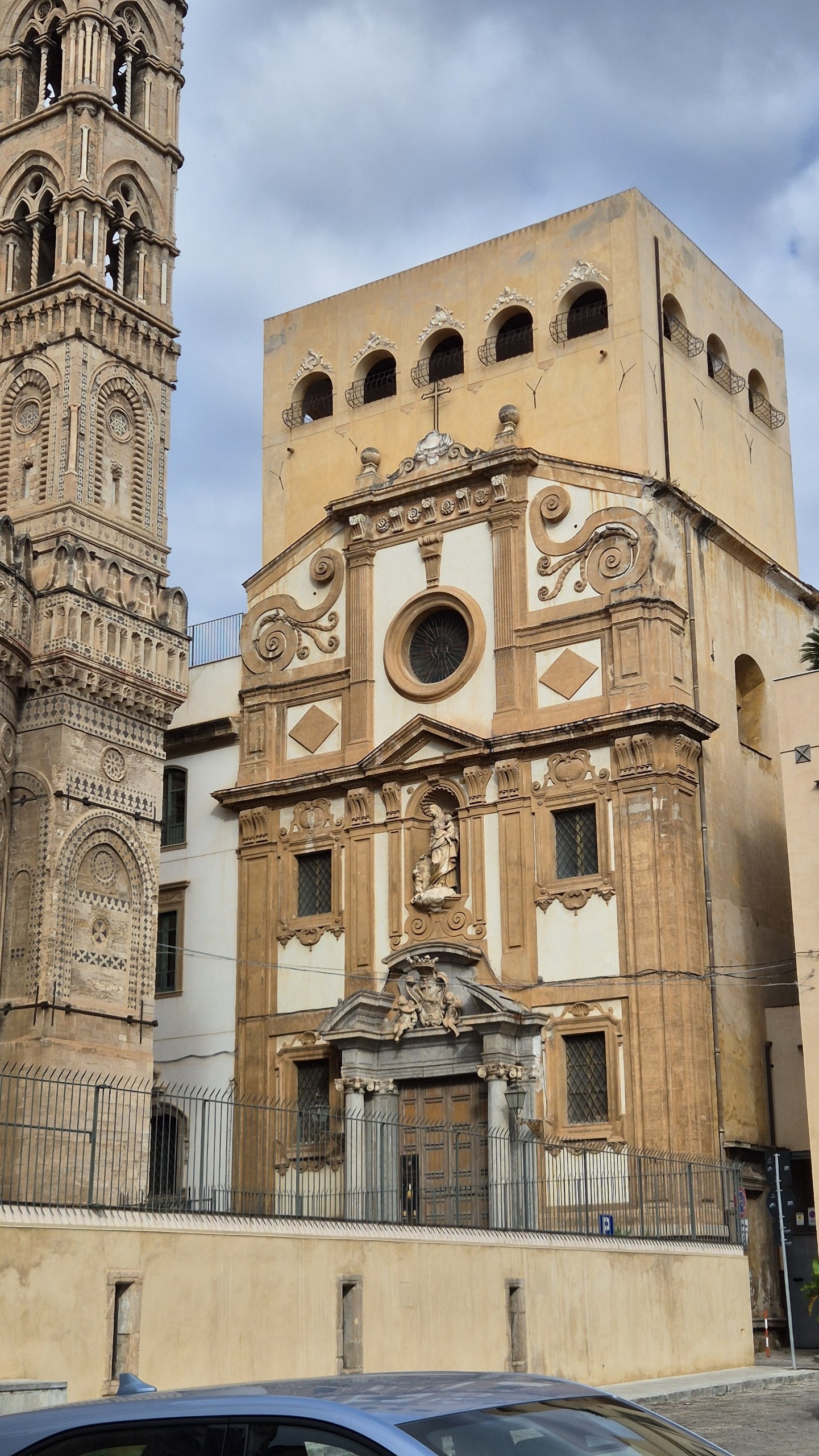 day51-palermo-cathedral-chapel A chapel beside Palermo Cathedral