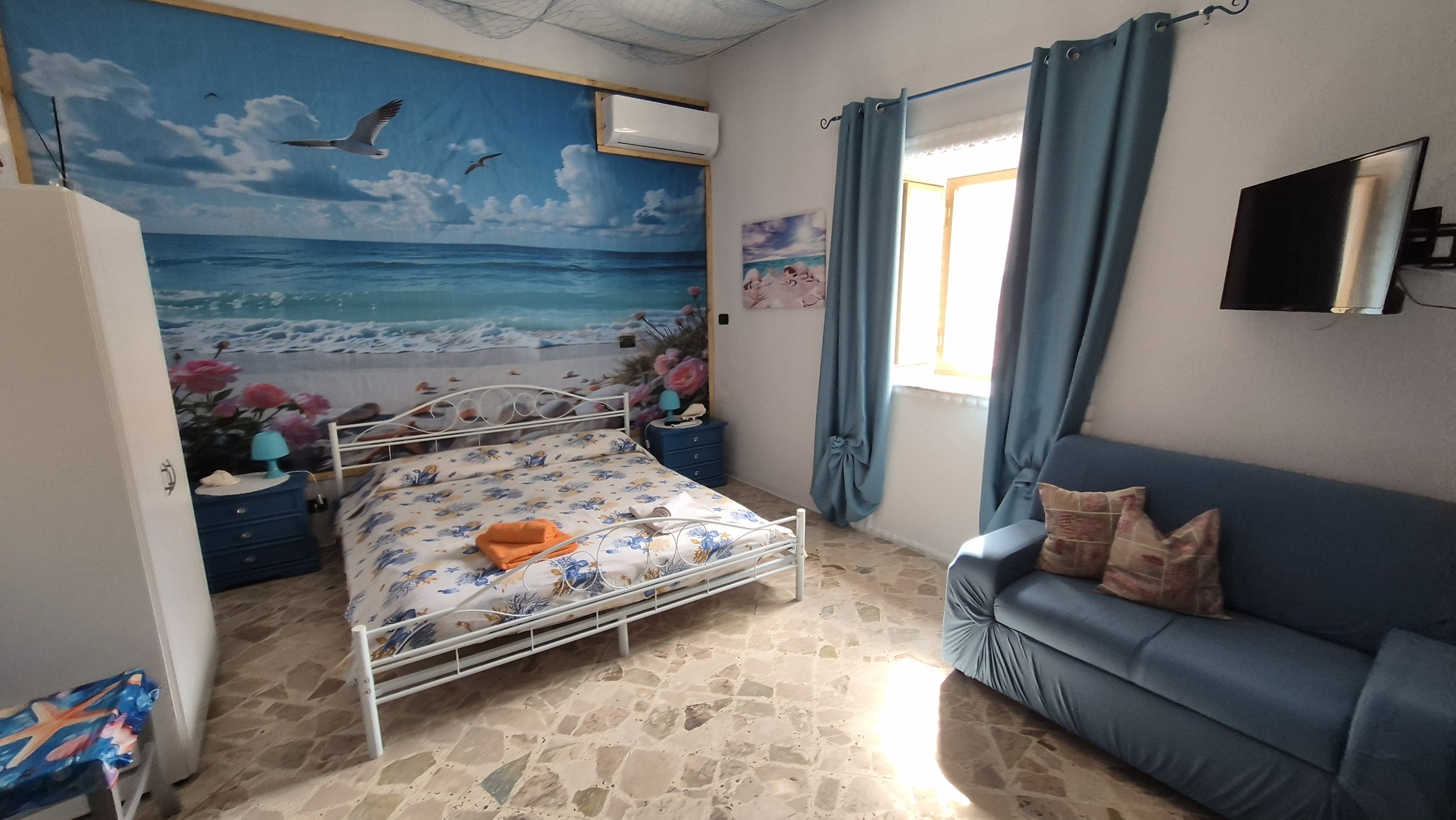 day52-cefalu-apartment-beach-mural A beach mural in the apartment bedroom