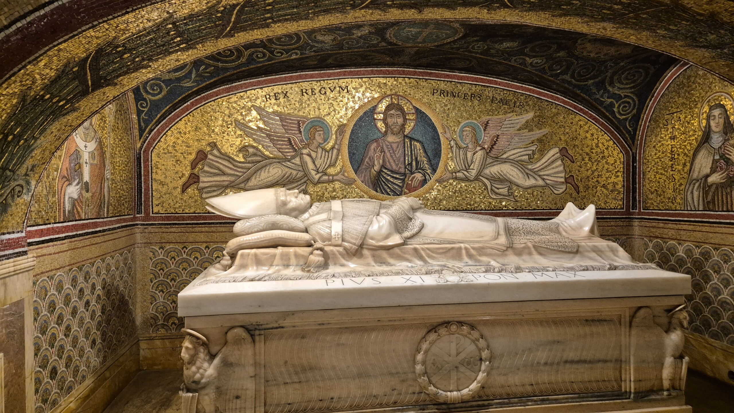 day64-mosaic-papal-tomb A papal tomb set under gold mosaics in St Peter's
