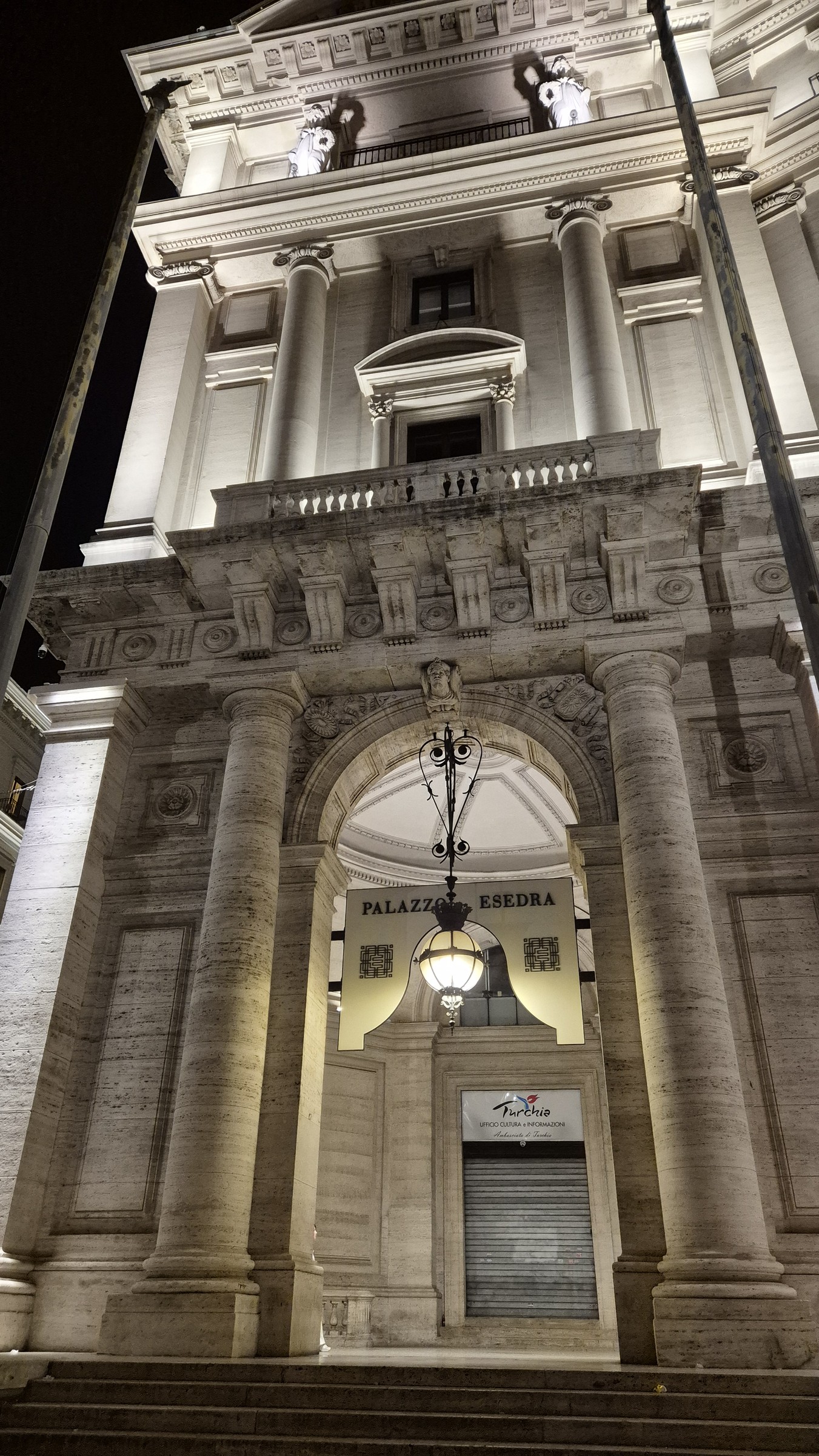 day65-palazzo-esedra-night The illuminated Palazzo Esedra on Piazza della Repubblica at night