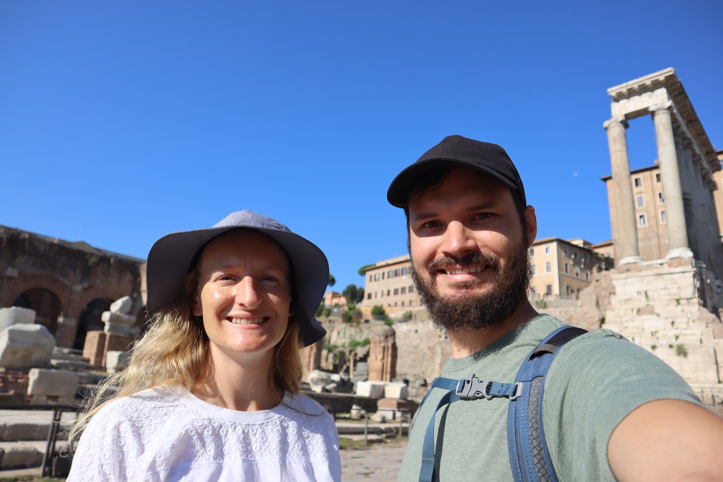 day66-hugo-caro-forum Hugo and Caro in the Roman Forum