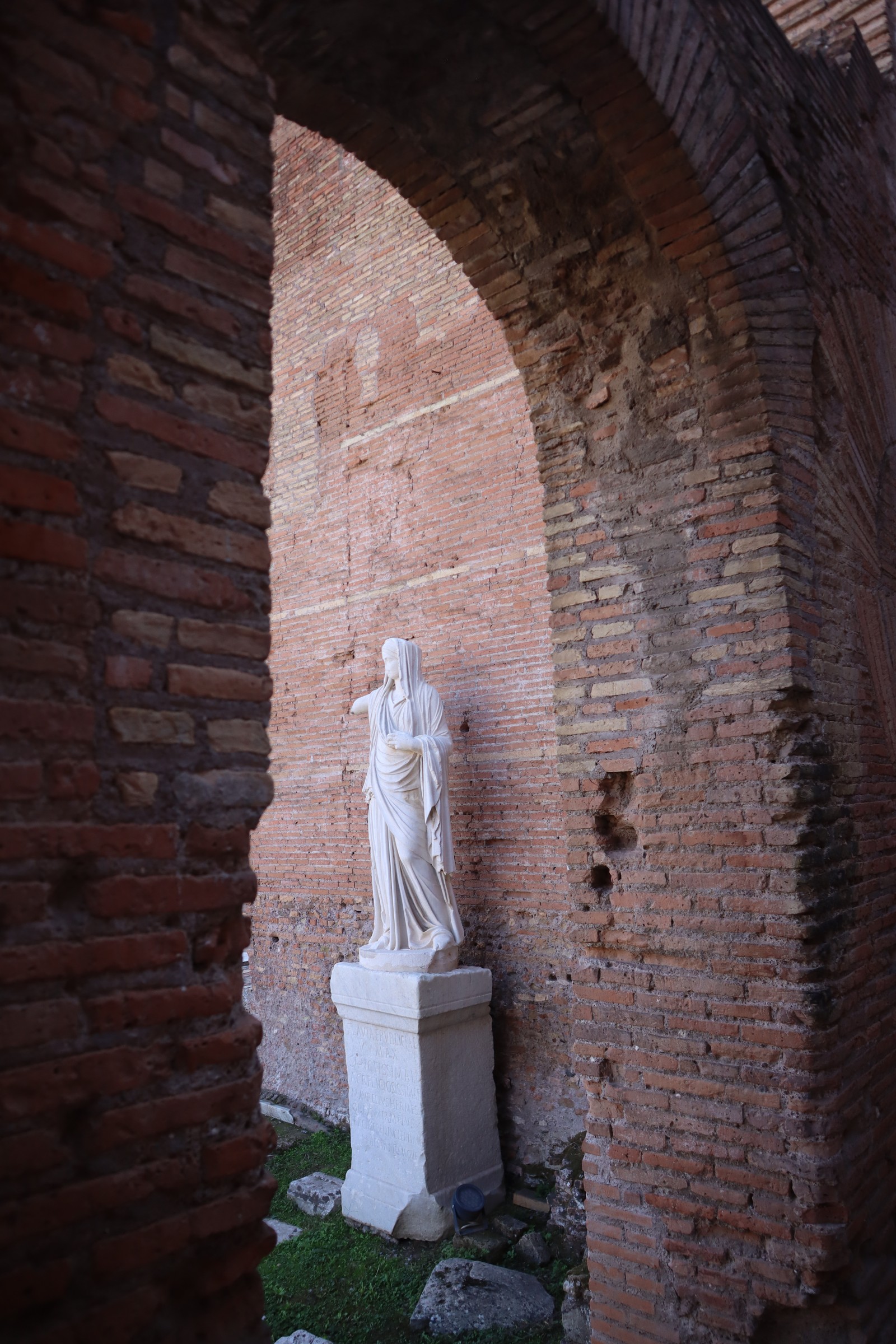 day66-vestal-statue A statue in the House of the Vestals