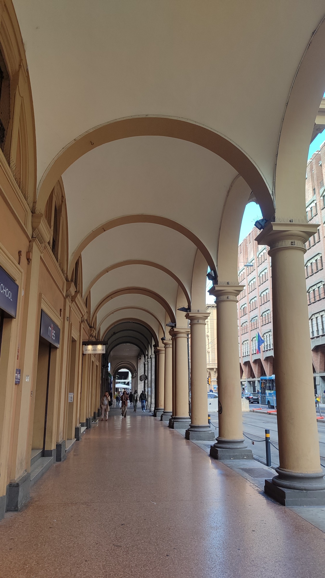 day70-caro-bologna-portico-walk A long Bologna portico during Caro's morning walk