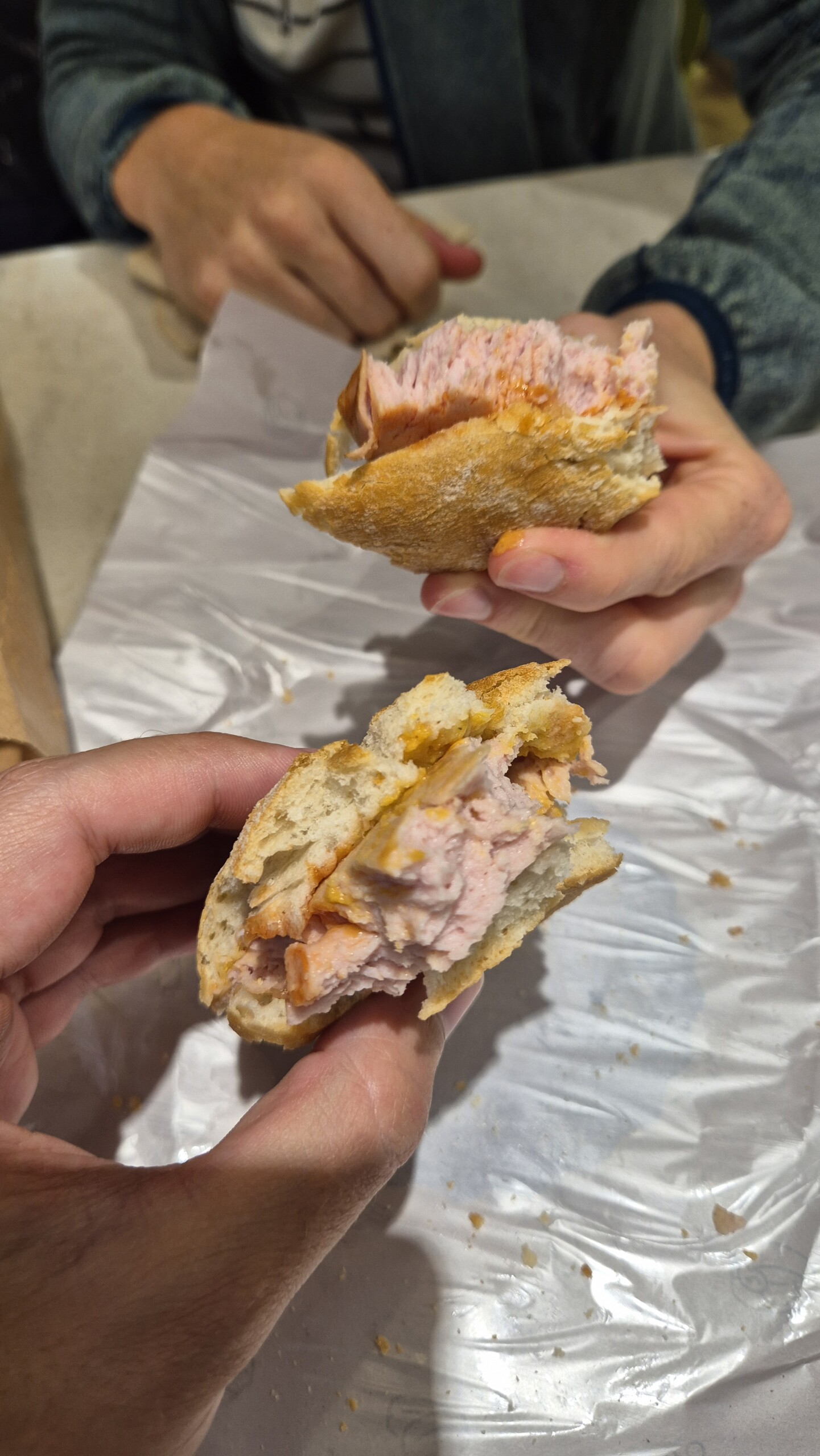 day71-fleischkaesebroetchen A Fleischkäsebrötchen at Frankfurt Hauptbahnhof