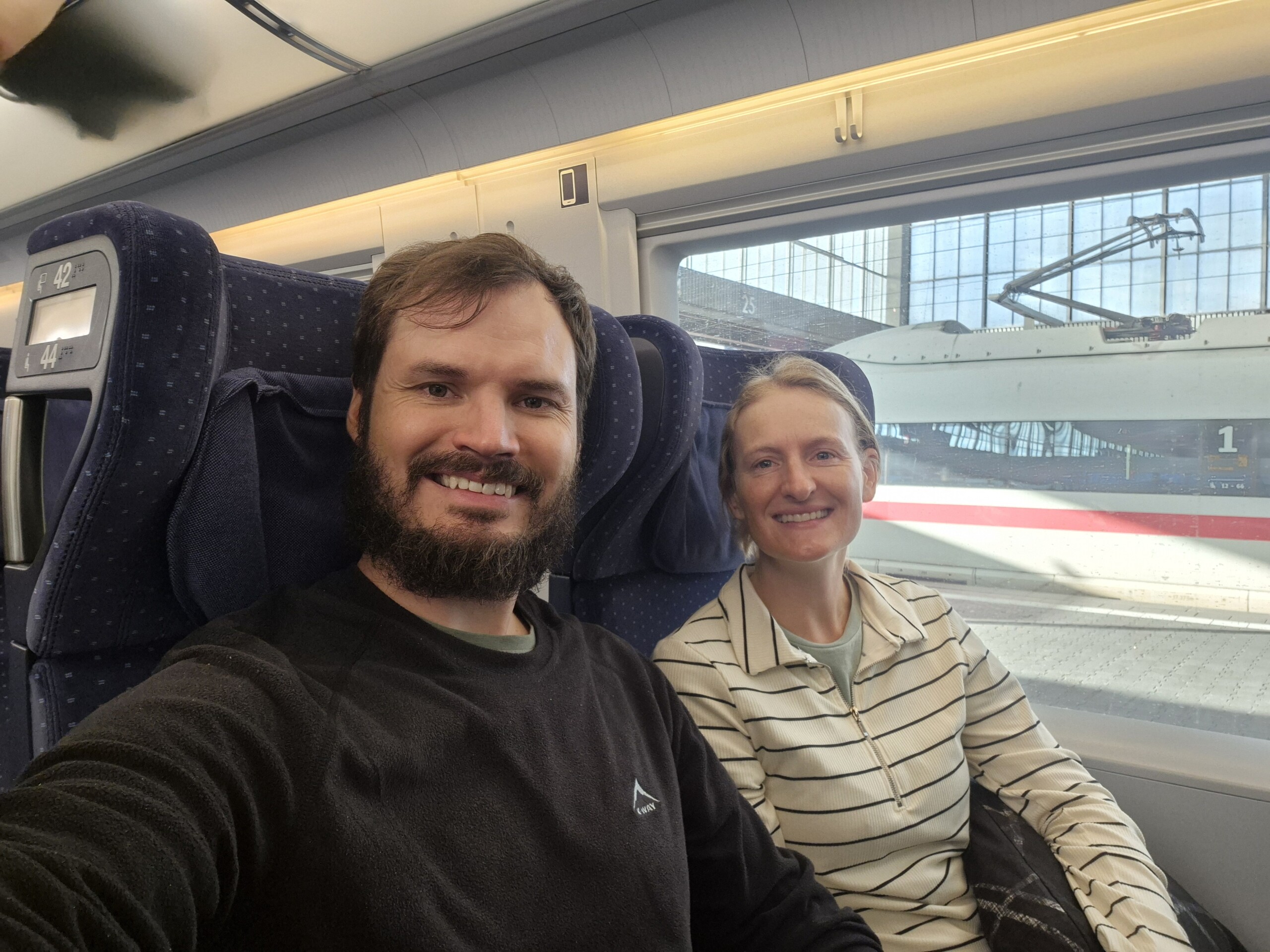 day71-hugo-caro-train Hugo and Caro on the train towards Frankfurt