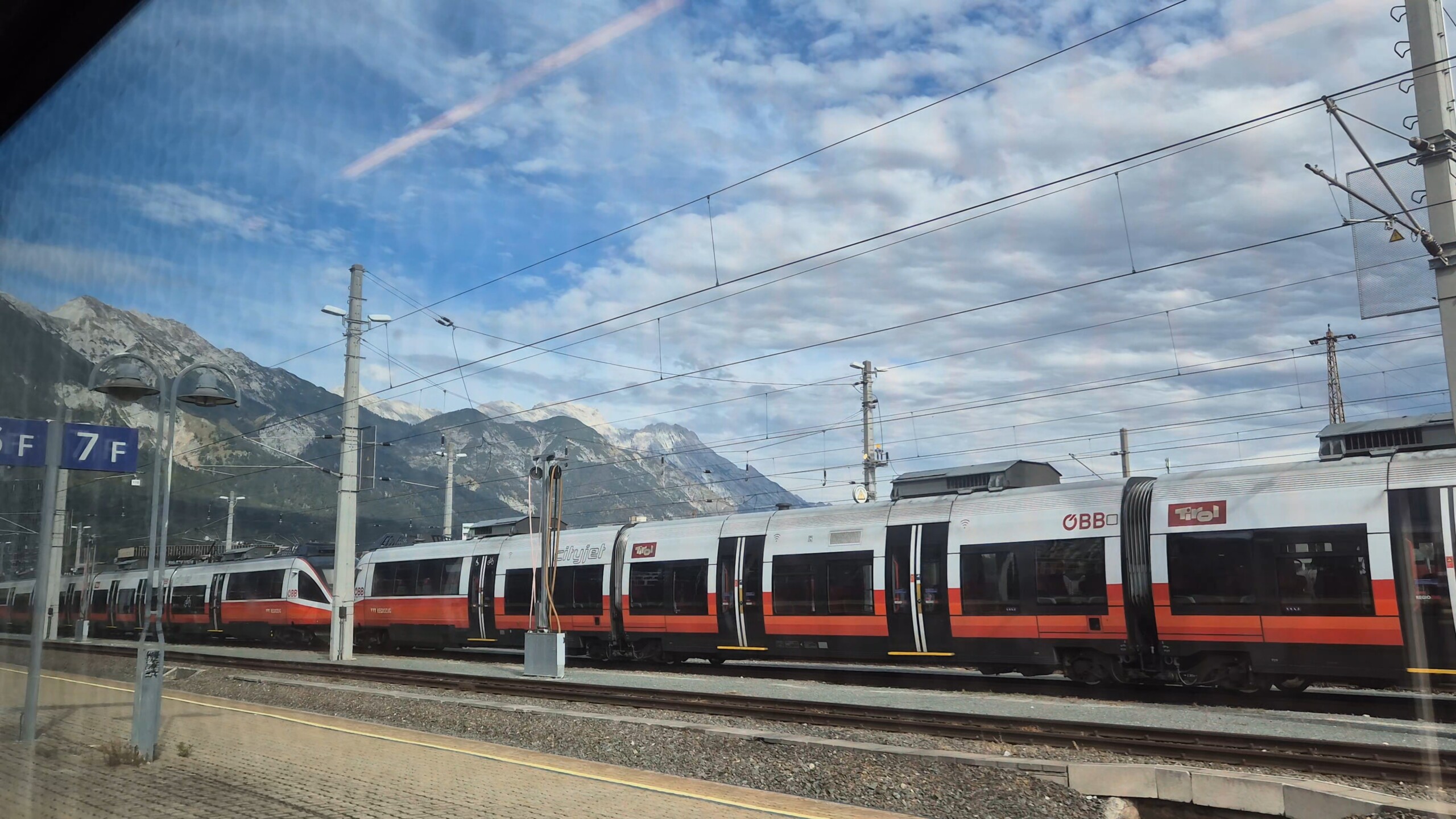 day71-rj86-platform The Railjet during the journey towards Munich